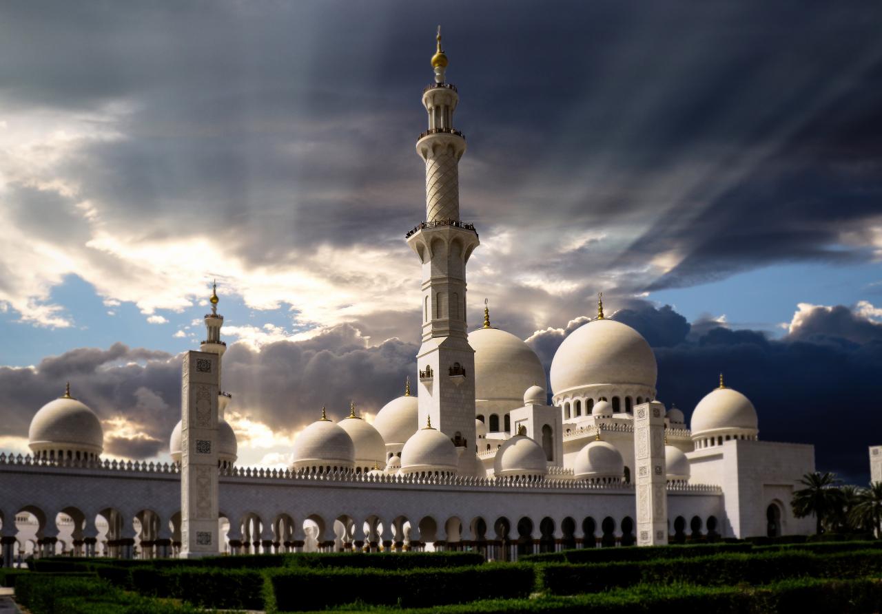 Soleil et Nuages sur la Grande Mosquée Sheik Zayed